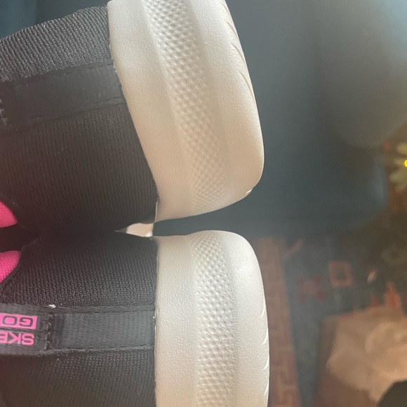 Excellent condition Skechers black slip on stretch sneakers size 8 - Picture 9 of 12